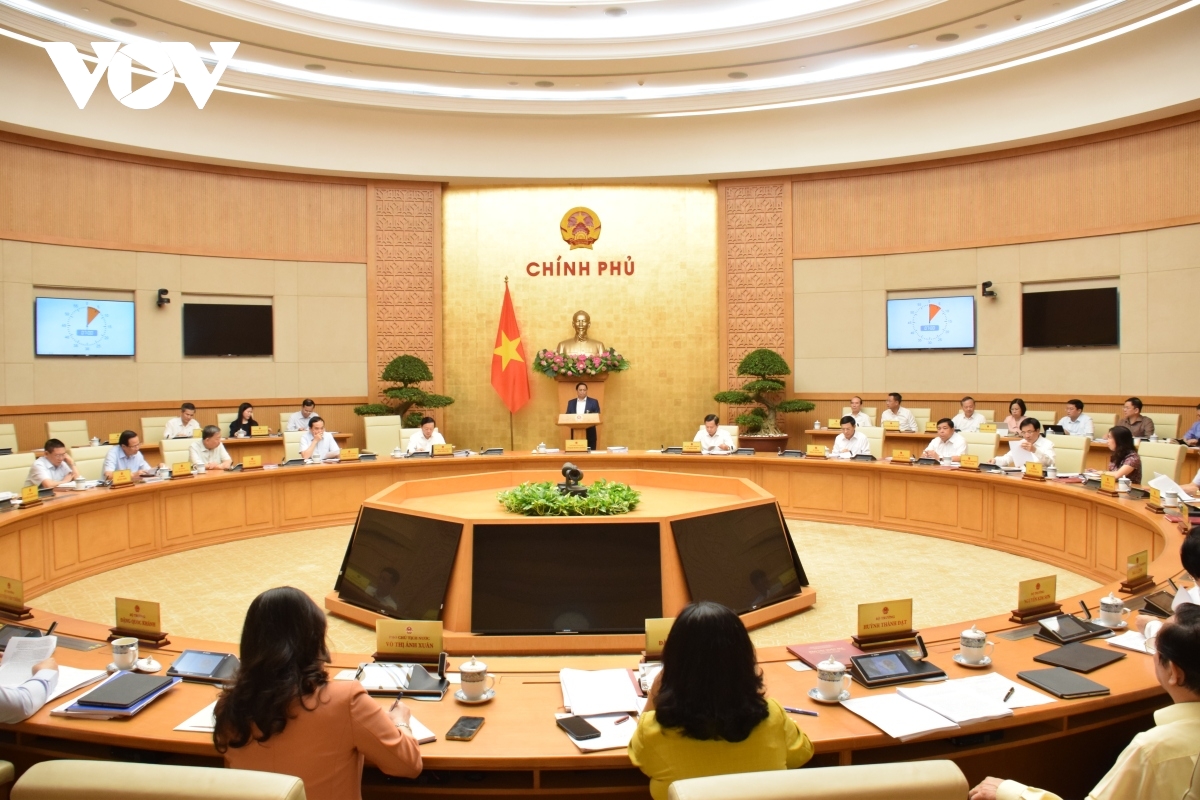 Government evaluates socio-economic development at monthly meeting